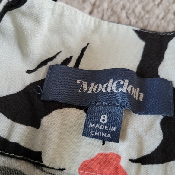 Modcloth 70’s style daisy pants Ultra High rise. Wide leg daisy print. - Picture 4 of 7